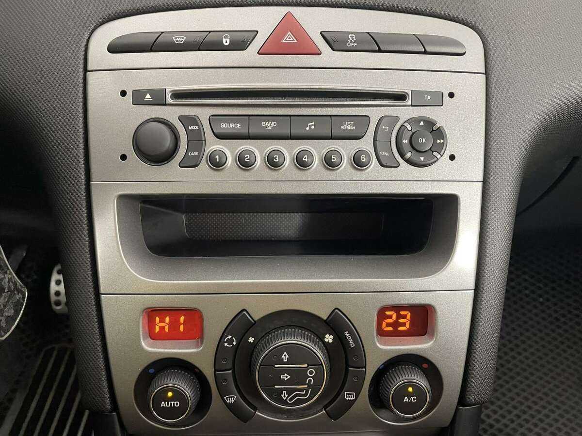 Пежо 408 б/у, 2016, Механическая. Фото: #11