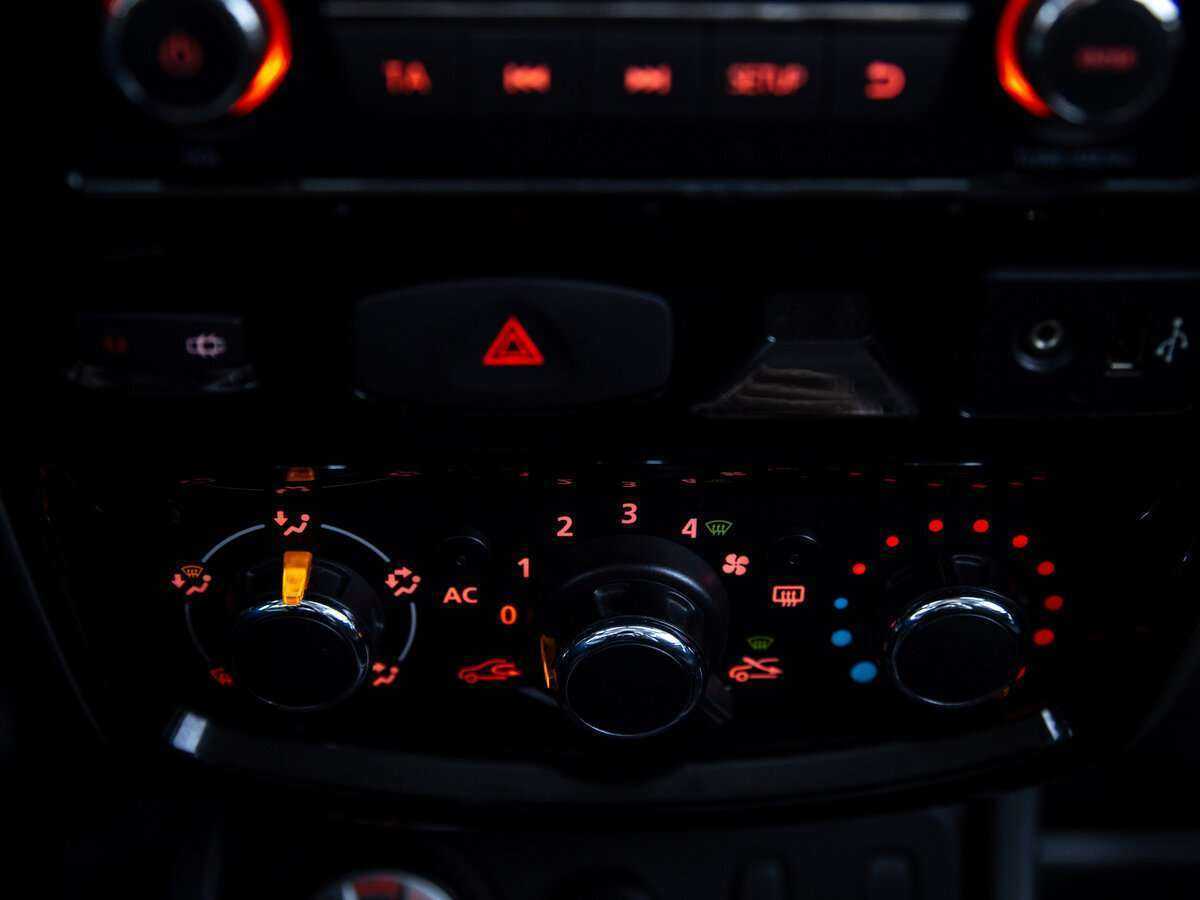 Ниссан Террано б/у, 2015, Механическая. Фото: #15