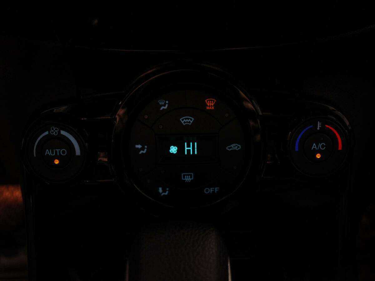 Форд Фиеста б/у, 2015, Роботизированная. Фото: #15