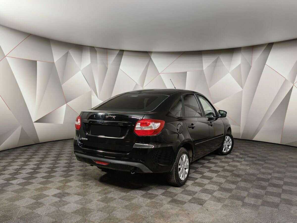 Лада (ВАЗ) Гранта б/у, 2022, Механическая. Фото: #1