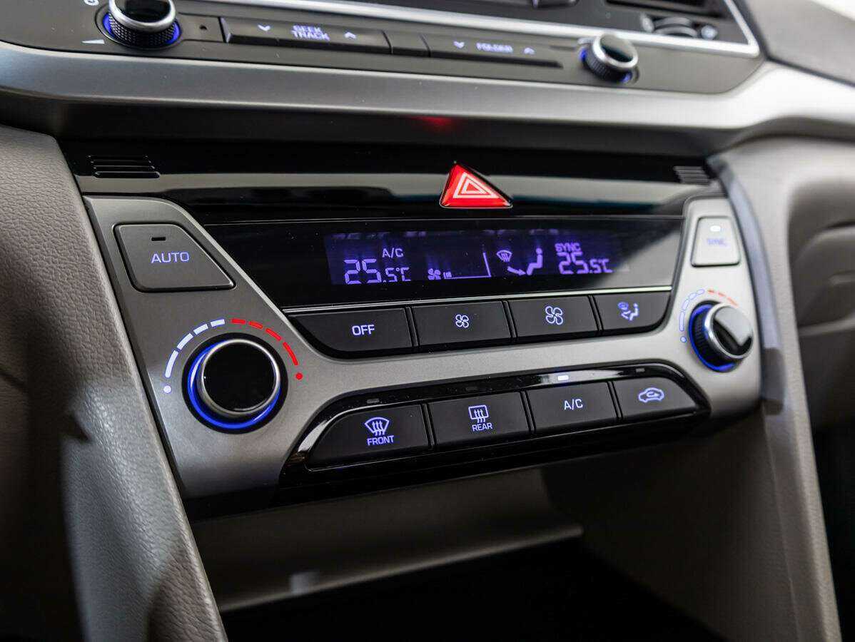 Хендай Елантра б/у, 2018, Автоматическая. Фото: #13