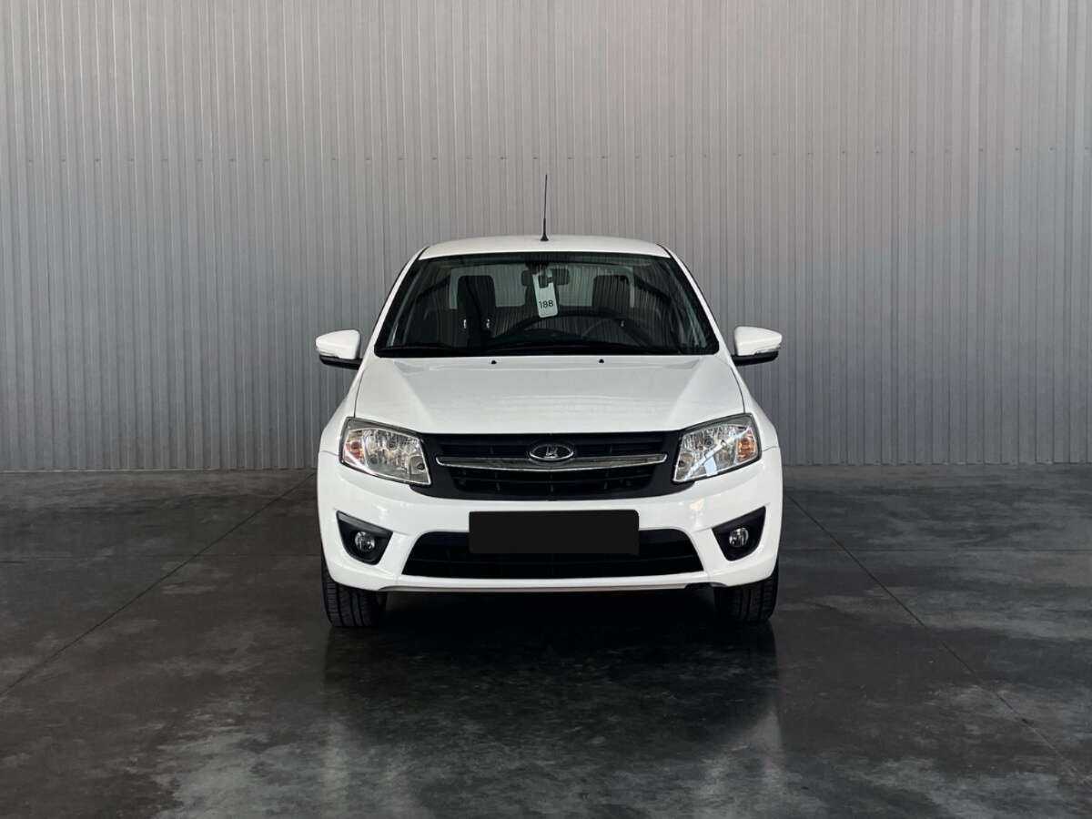 Лада (ВАЗ) Гранта б/у, 2016, Механическая. Фото: #1