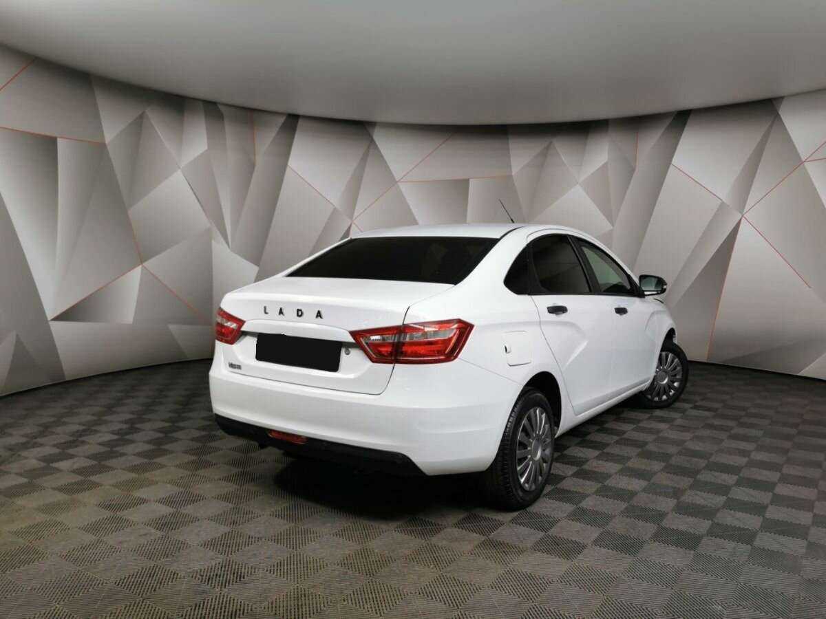 Лада (ВАЗ) Веста б/у, 2017, Механическая. Фото: #1