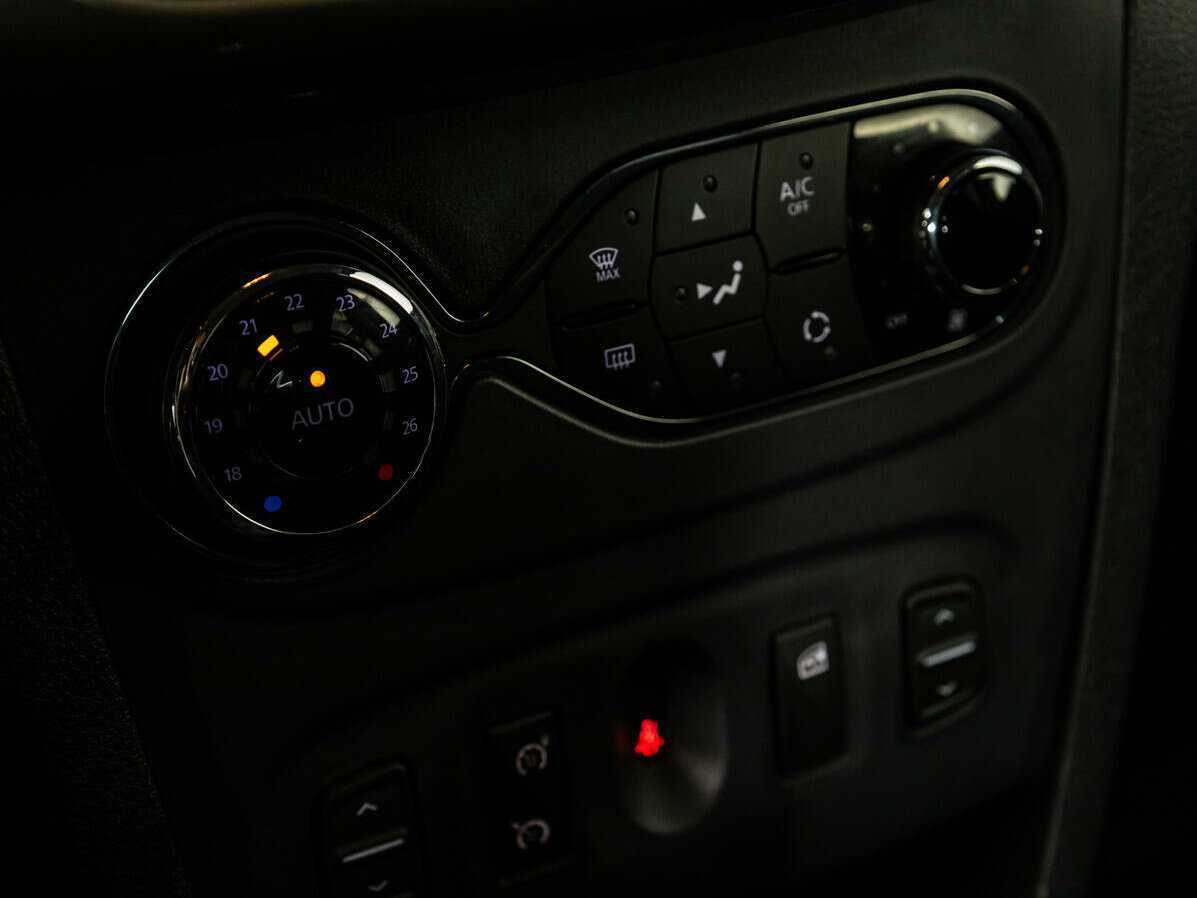 Рено Сандеро б/у, 2017, Механическая. Фото: #12