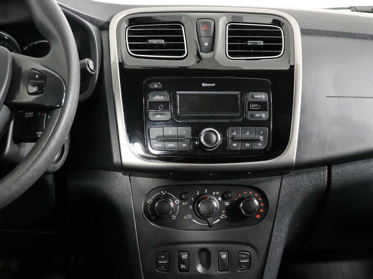 Рено Логан б/у, 2018, Механическая. Фото: #11