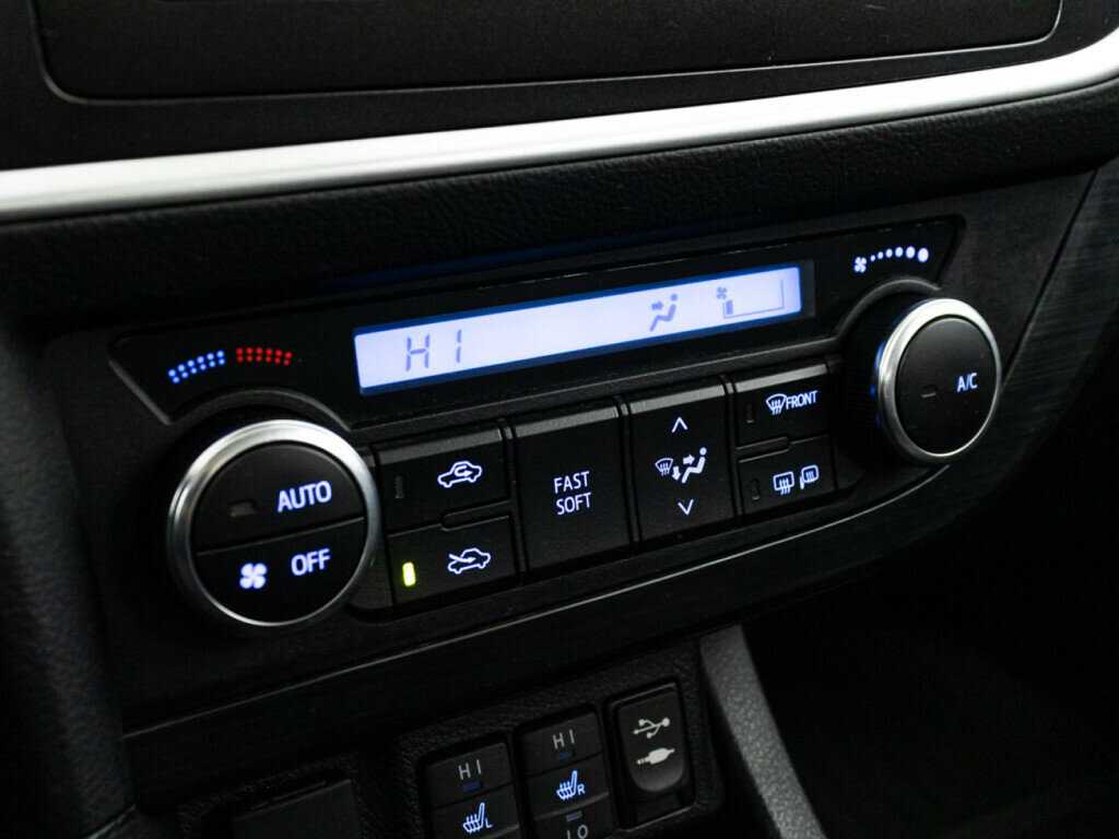 Тойота Аурис б/у, 2014, Механическая. Фото: #15