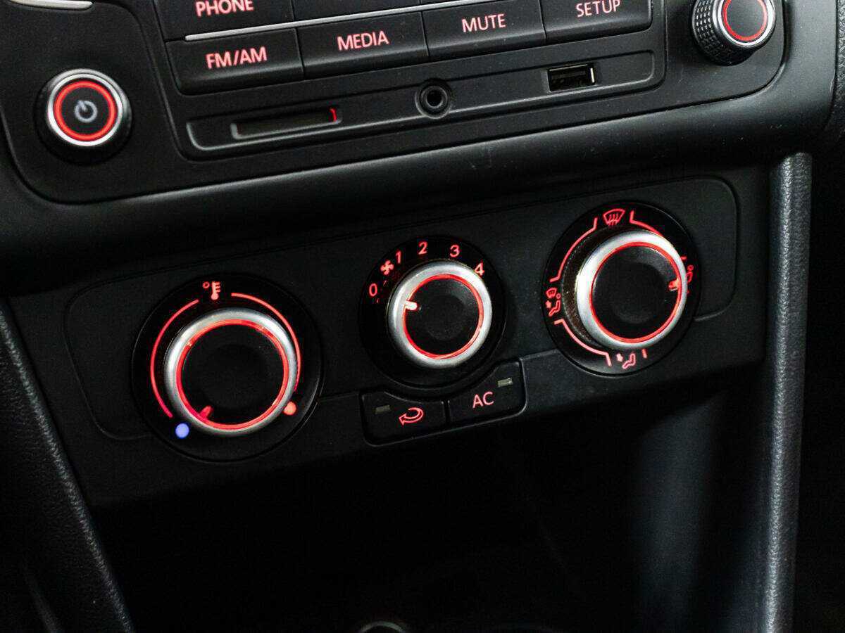 Фольксваген Поло б/у, 2014, Механическая. Фото: #14