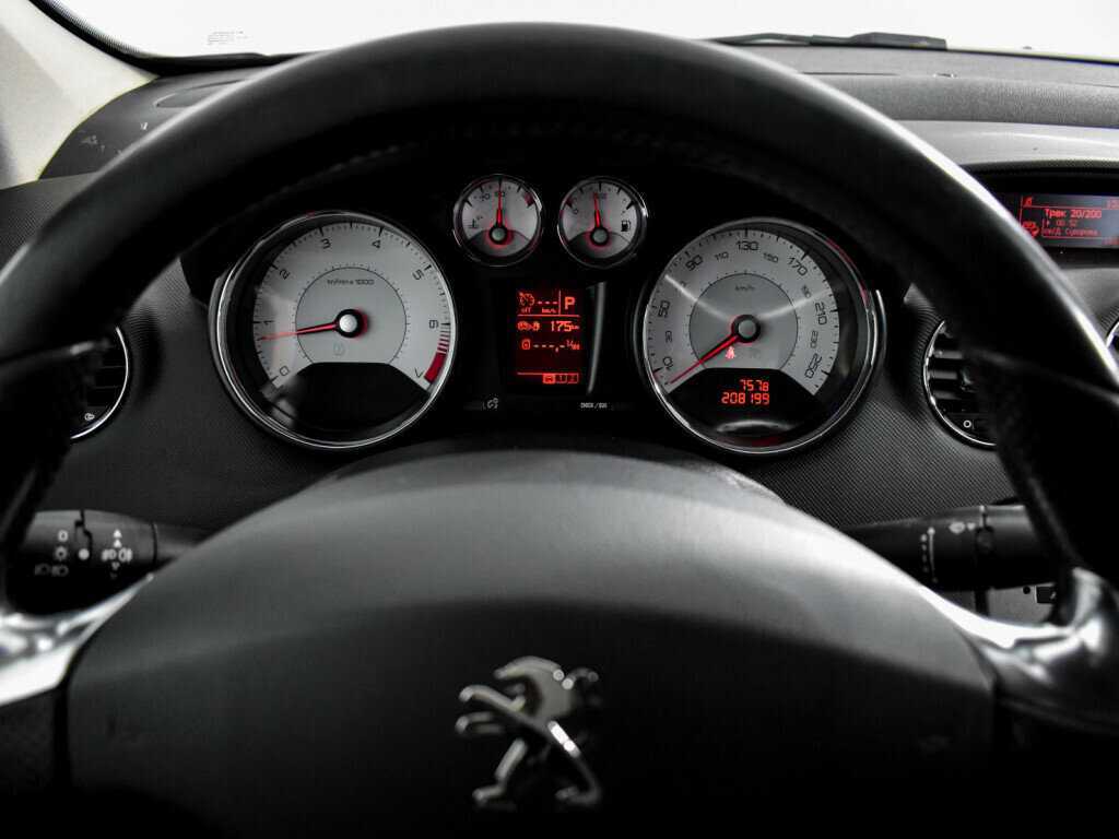 Пежо 408 б/у, 2016, Автоматическая. Фото: #15