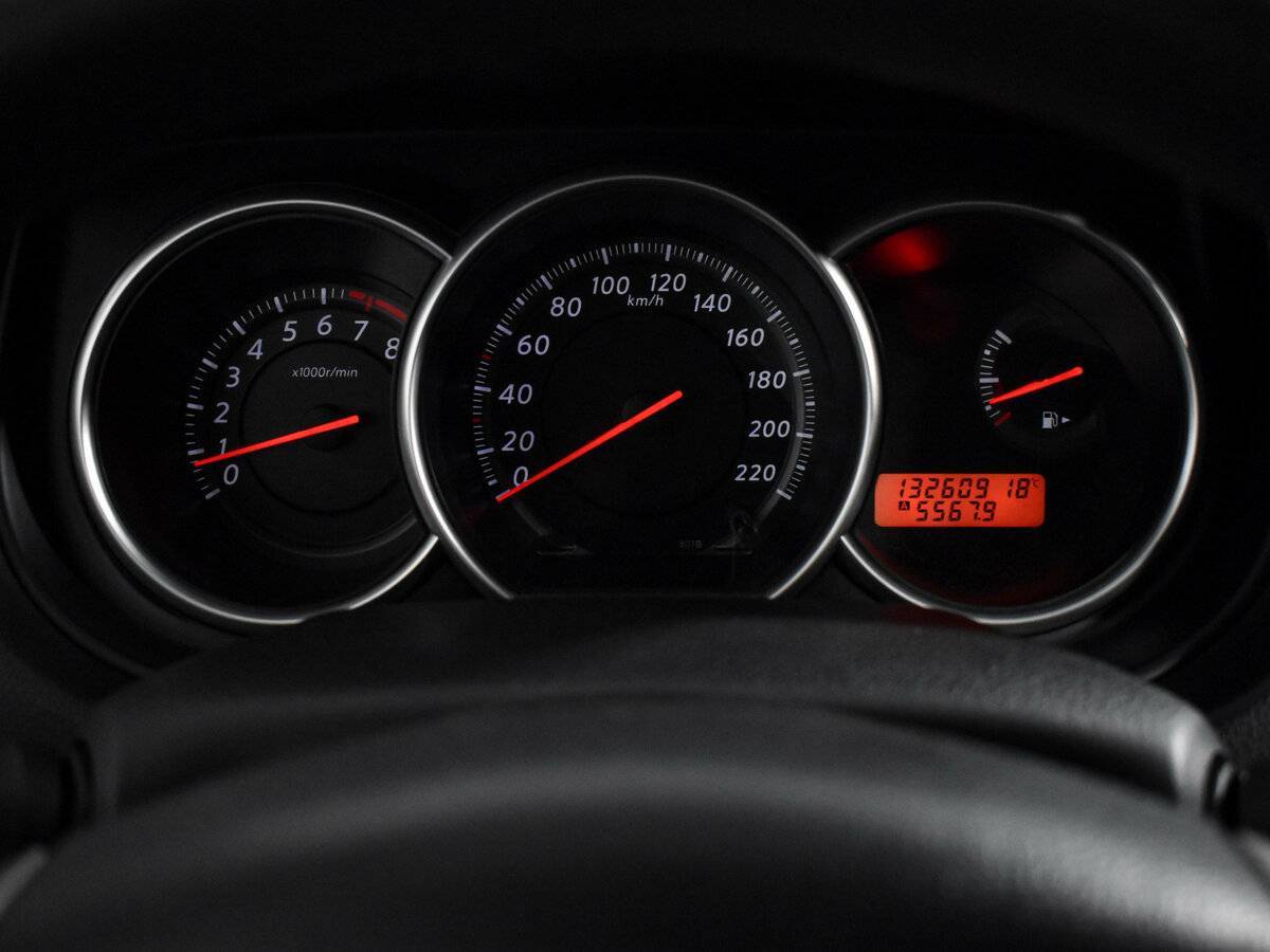 Ниссан Тиида б/у, 2013, Механическая. Фото: #15