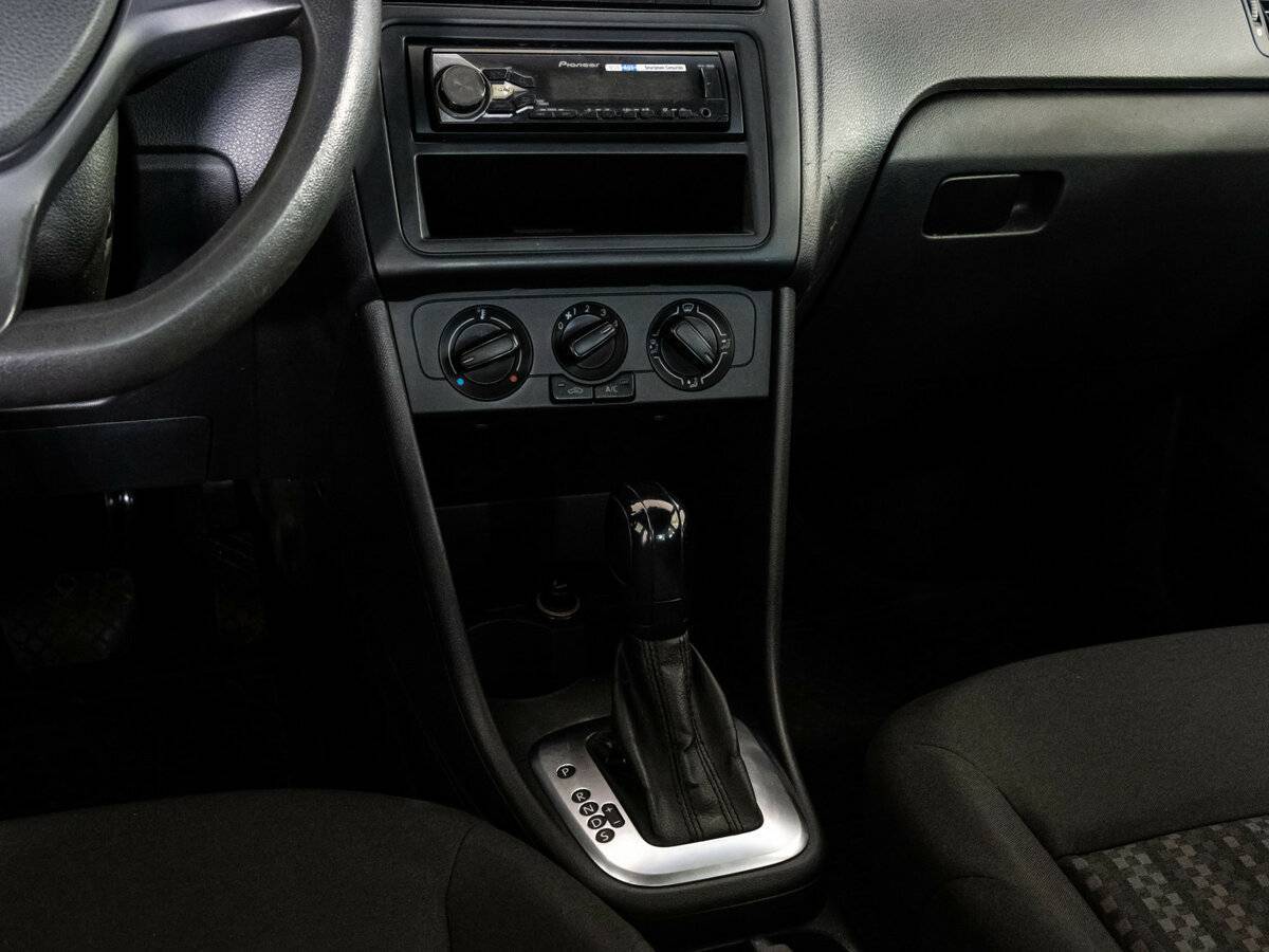 Фольксваген Поло б/у, 2016, Автоматическая. Фото: #11