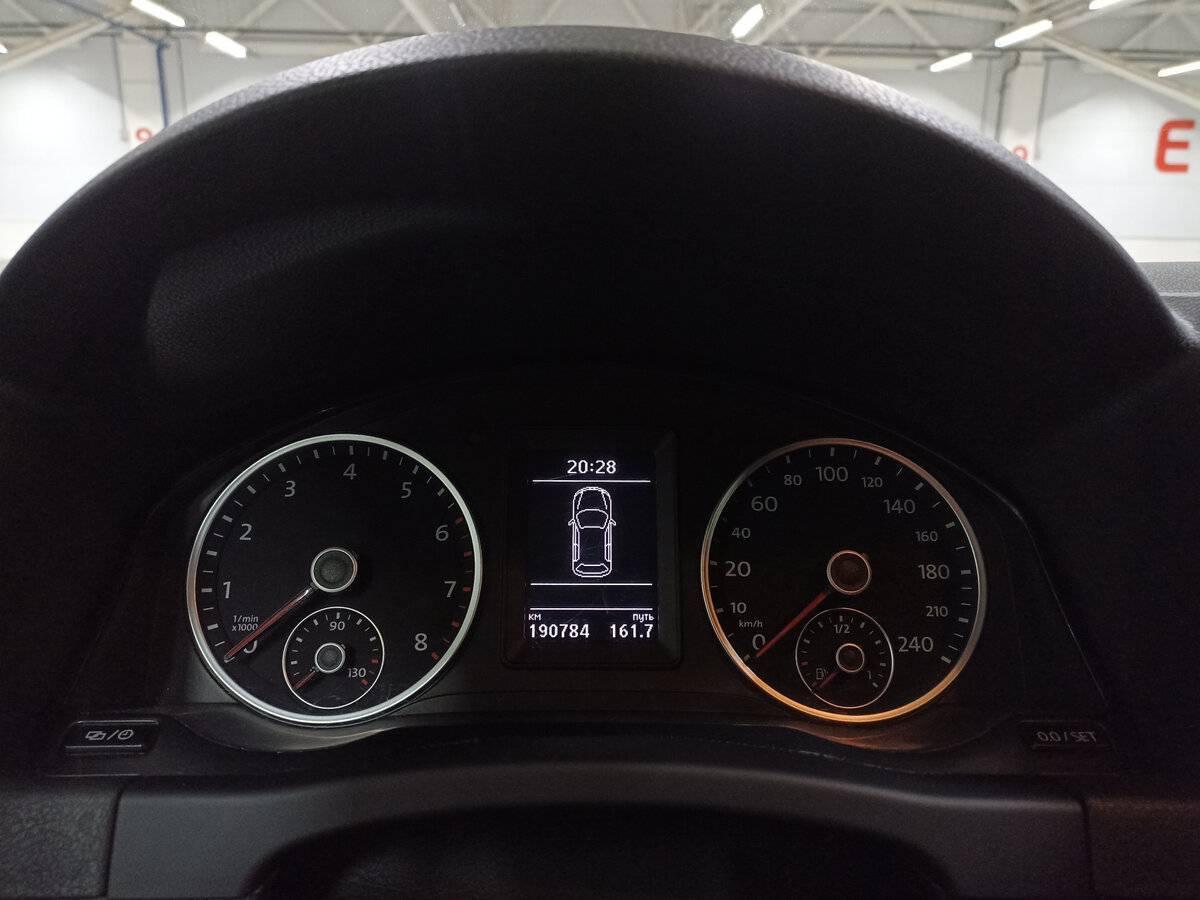 Фольксваген Тигуан б/у, 2016, Автоматическая. Фото: #12