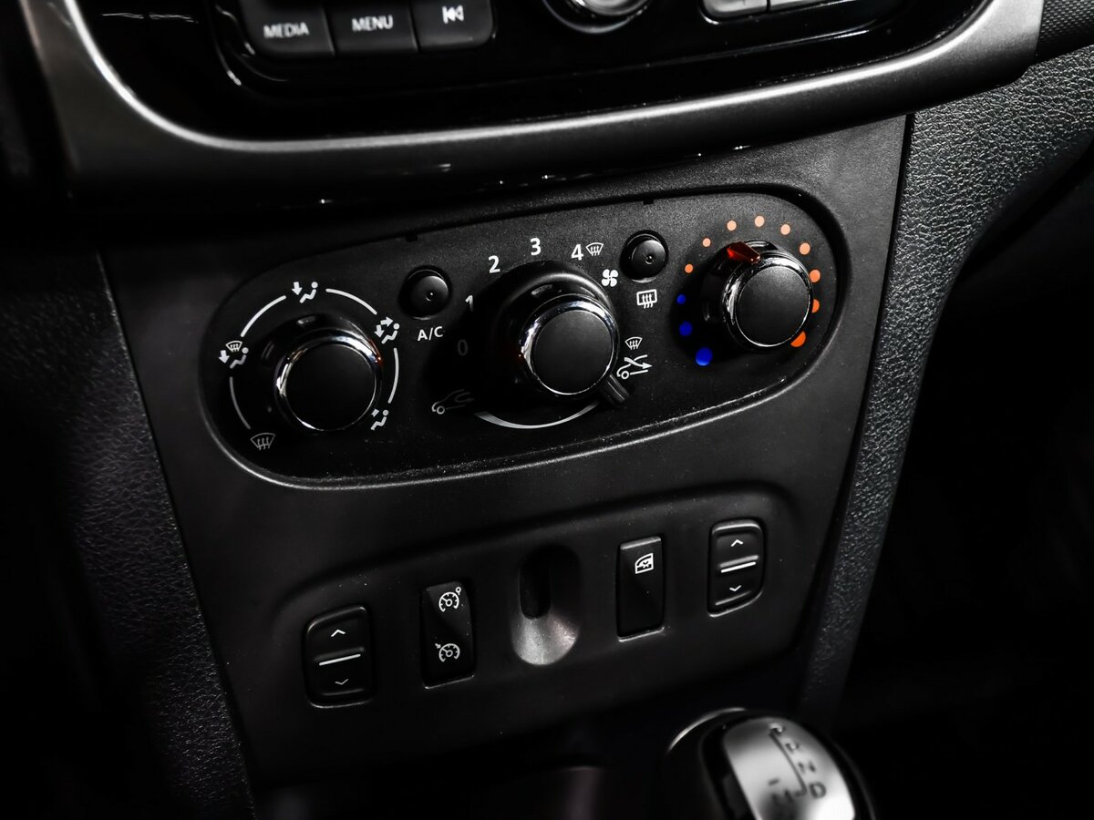 Рено Логан б/у, 2018, Автоматическая. Фото: #13