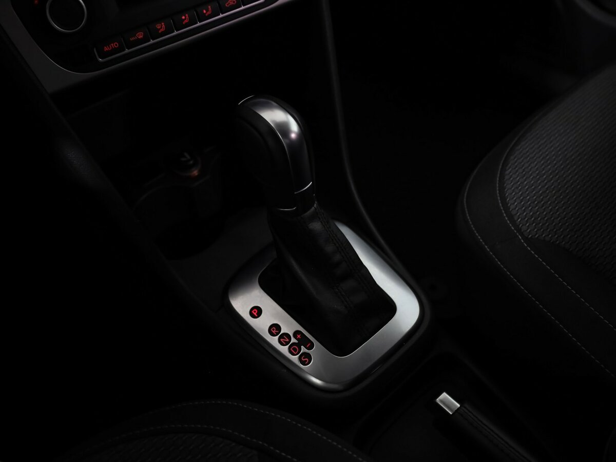 Фольксваген Поло б/у, 2015, Автоматическая. Фото: #11