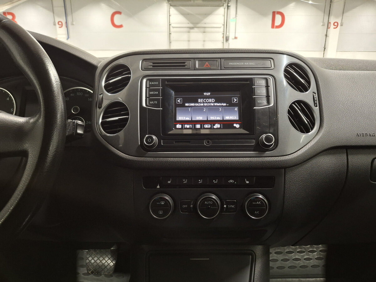 Фольксваген Тигуан б/у, 2015, Автоматическая. Фото: #14